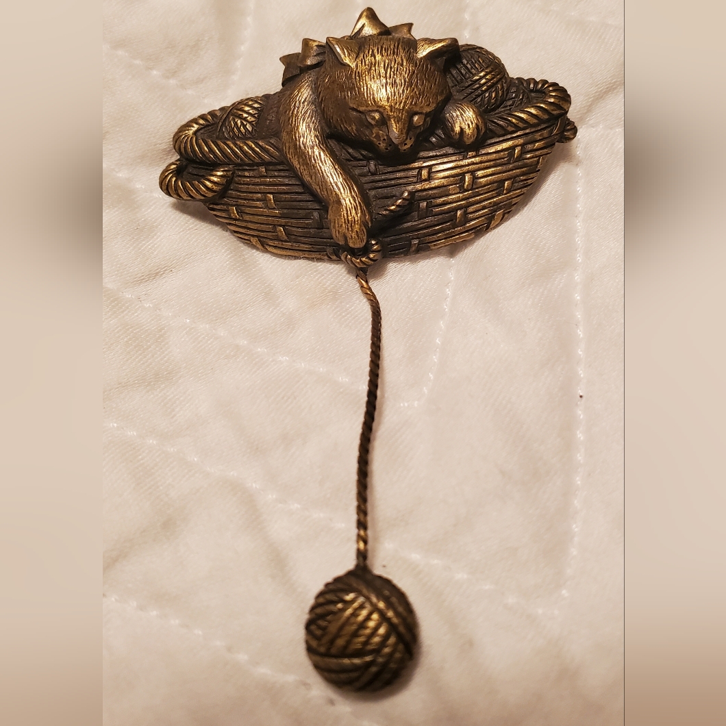 Vintage Jonette Jewelry Kitty In Basket Brooch/Pin